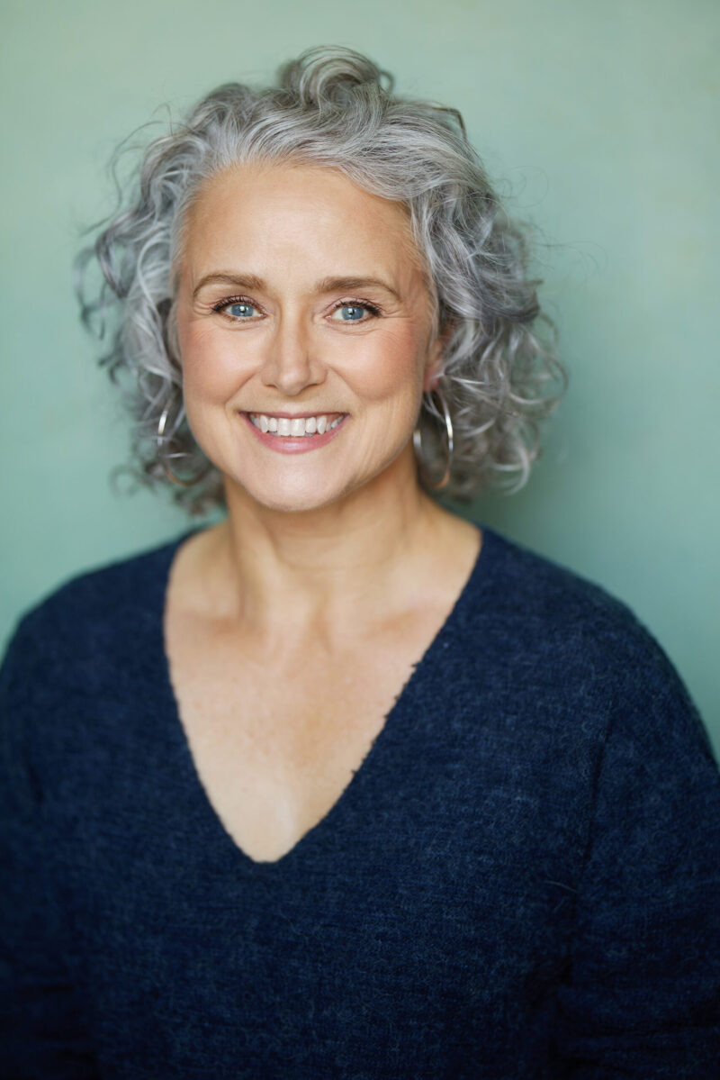 Montreal-artist-headshot-by-nadia-zheng