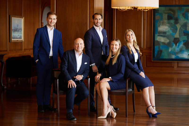 Montreal-corporate-team-photos-wooden-hall-RBC-building-by-nadia-zheng