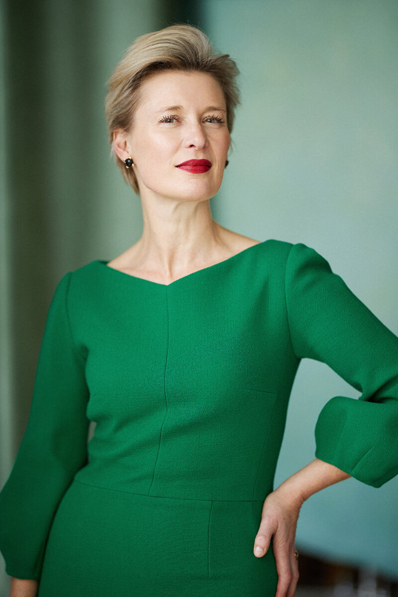 Montreal-female-executive-green-dress-red-lips-personal-branding-by-nadia-zheng
