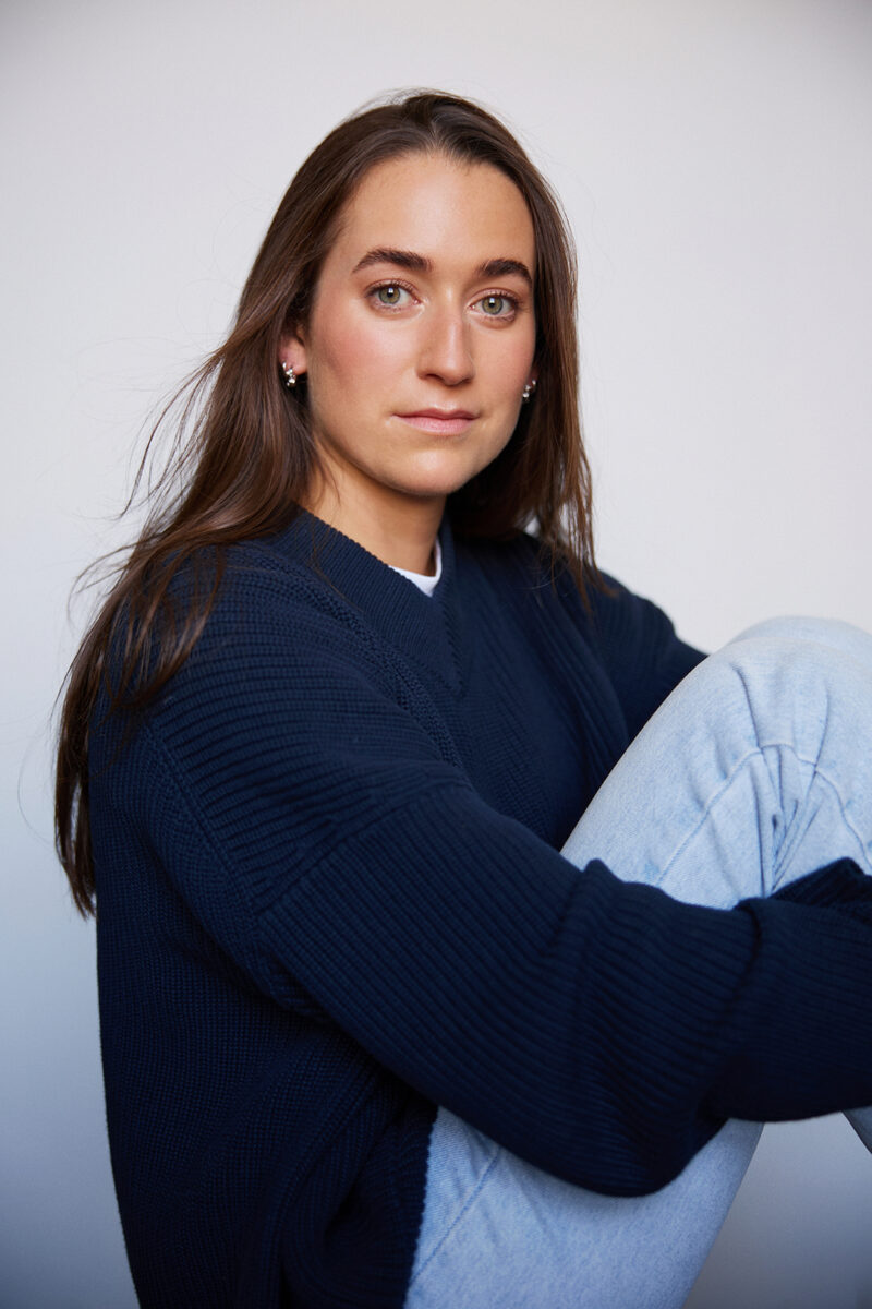 Montreal-lifestyle-portrait-floating-hair-by-nadia-zheng