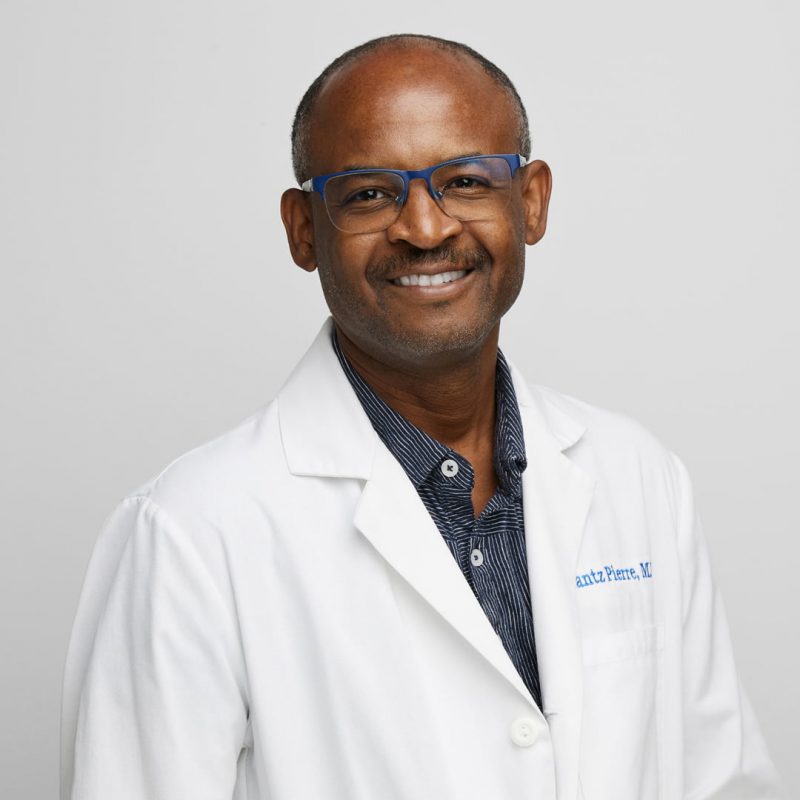 Montreal-corporate-headshots-clinic-team-portraits-08