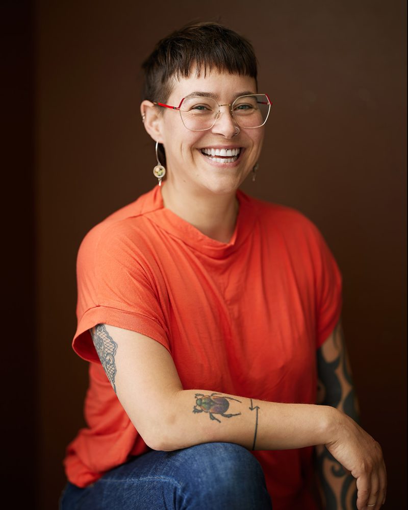 Montreal-lifestyle-personal-portrait-tattoo-glasses-brown-background