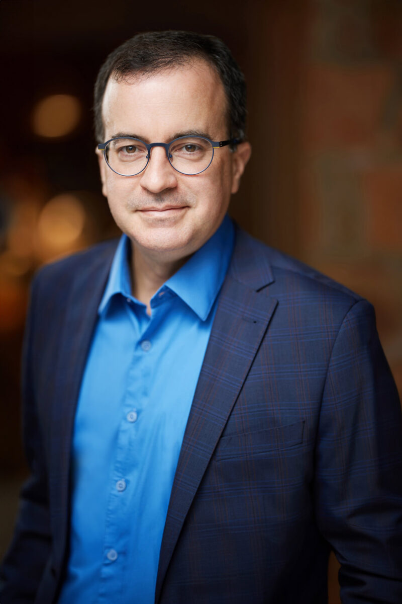 Montreal-on-location-corporate-headshot-red-brick-loft-office-1