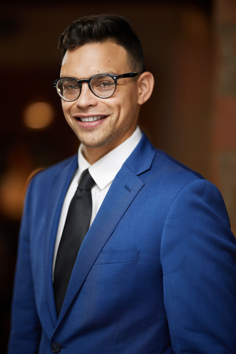 Montreal-on-location-corporate-headshot-red-brick-loft-office-2