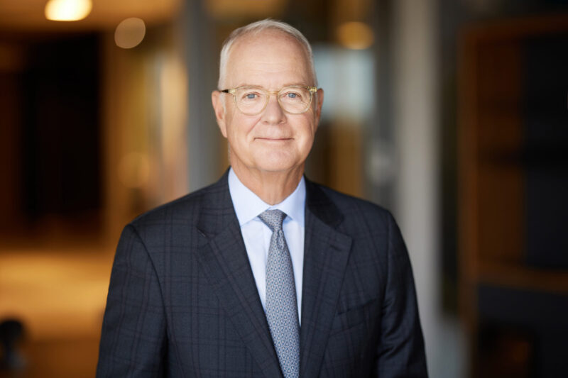 Montreal-corporate-headshot-office-on-location-11