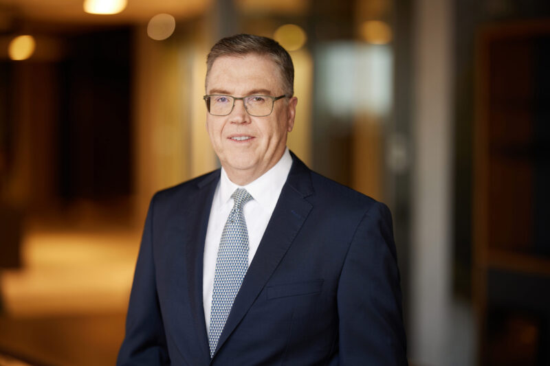 Montreal-corporate-headshot-office-on-location-13
