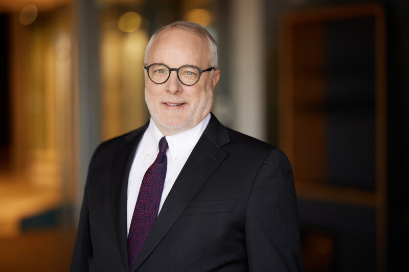 Montreal-corporate-headshot-office-on-location-15