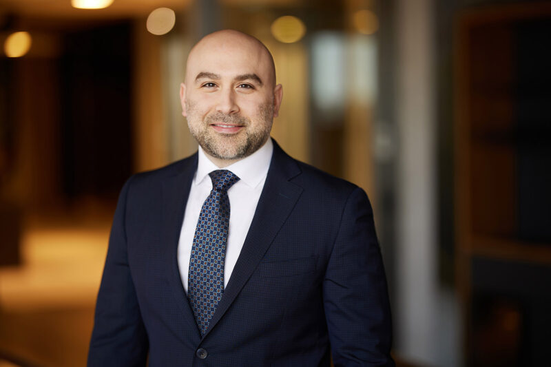 Montreal-corporate-headshot-office-on-location-3