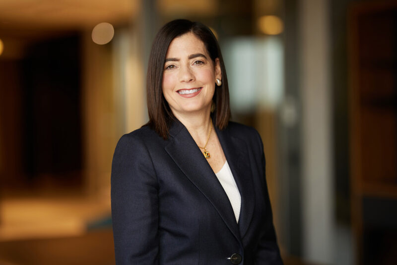 Montreal-corporate-headshot-office-on-location-4