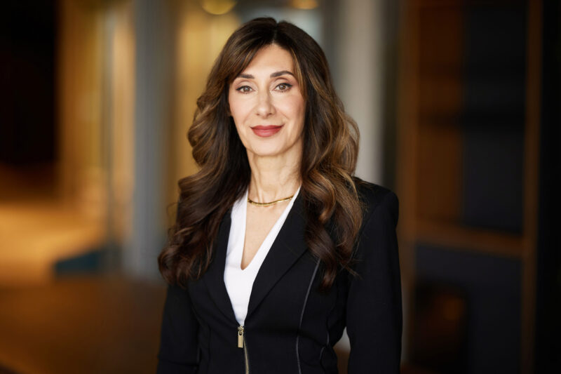 Montreal-corporate-headshot-office-on-location-6