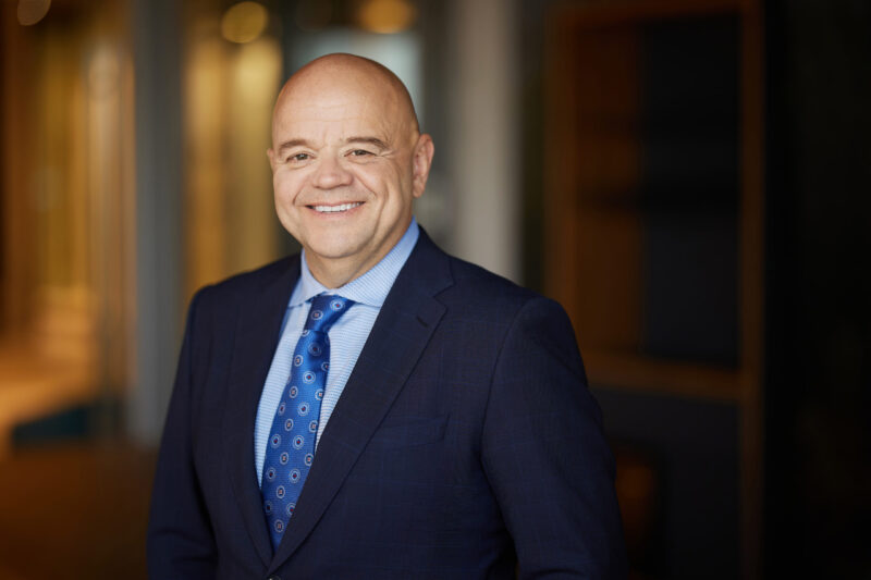 Montreal-corporate-headshot-office-on-location-7