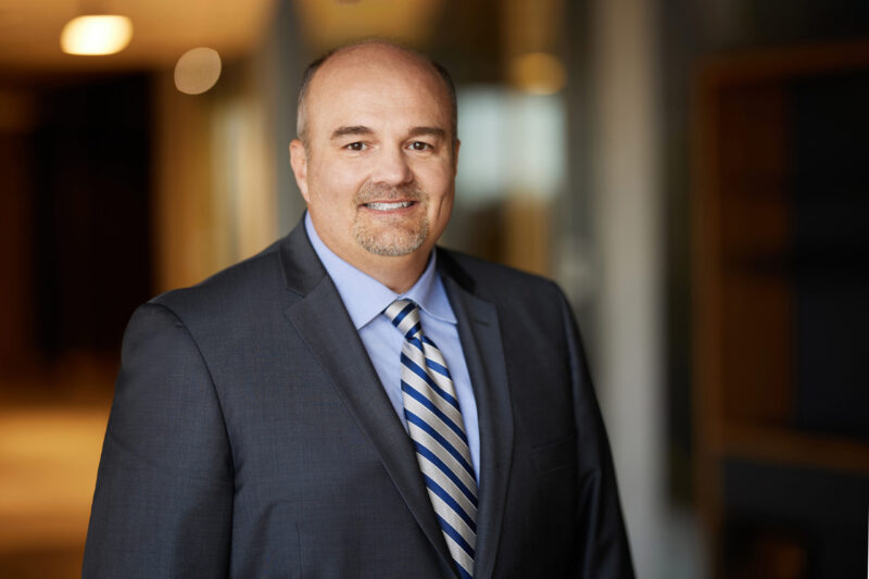 Montreal-corporate-headshot-office-on-location-9