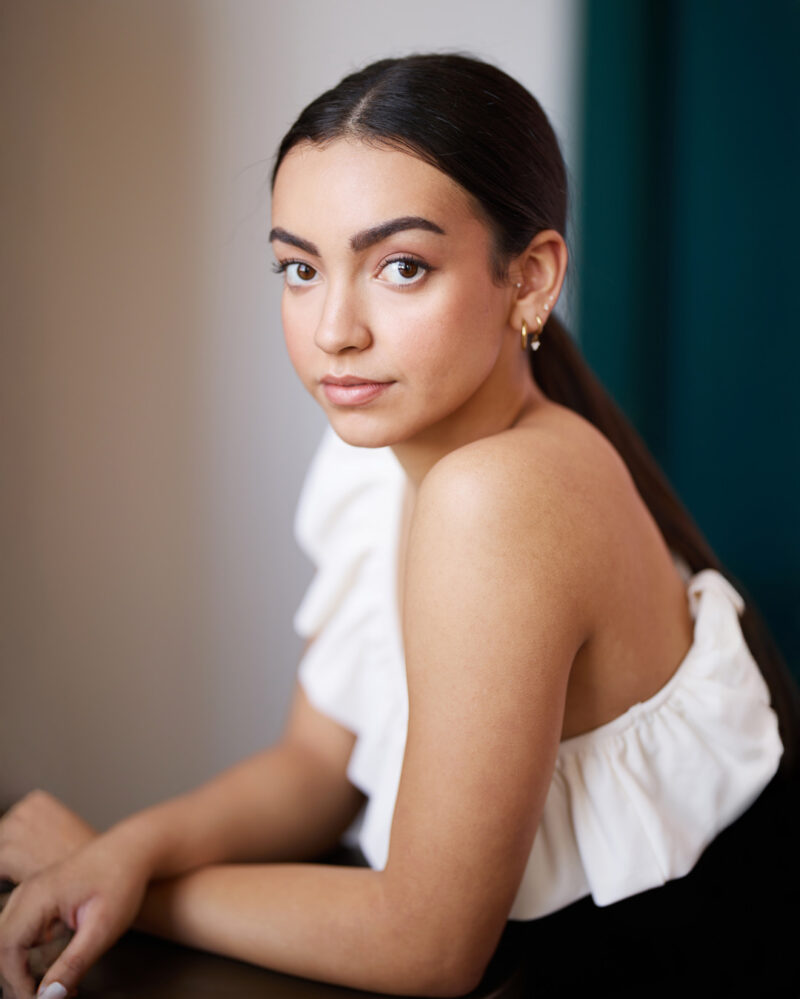 Montreal-actress-headshot-casting-profile-photo-1