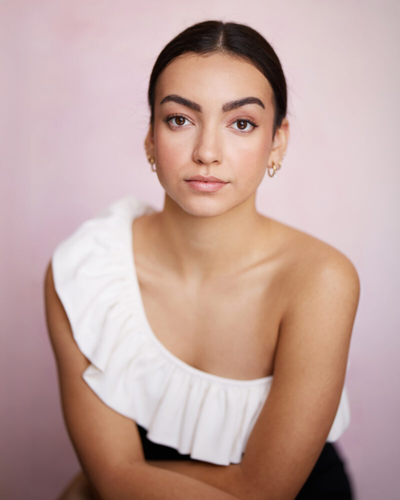 Montreal-actress-headshot-casting-profile-photo-2