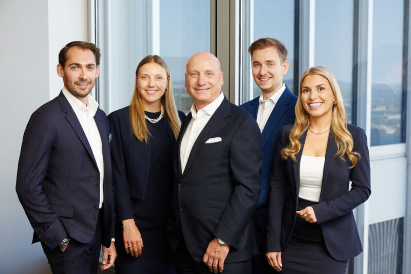 Montreal-corporate-team-photos-windows-RBC-building-by-nadia-zheng-2