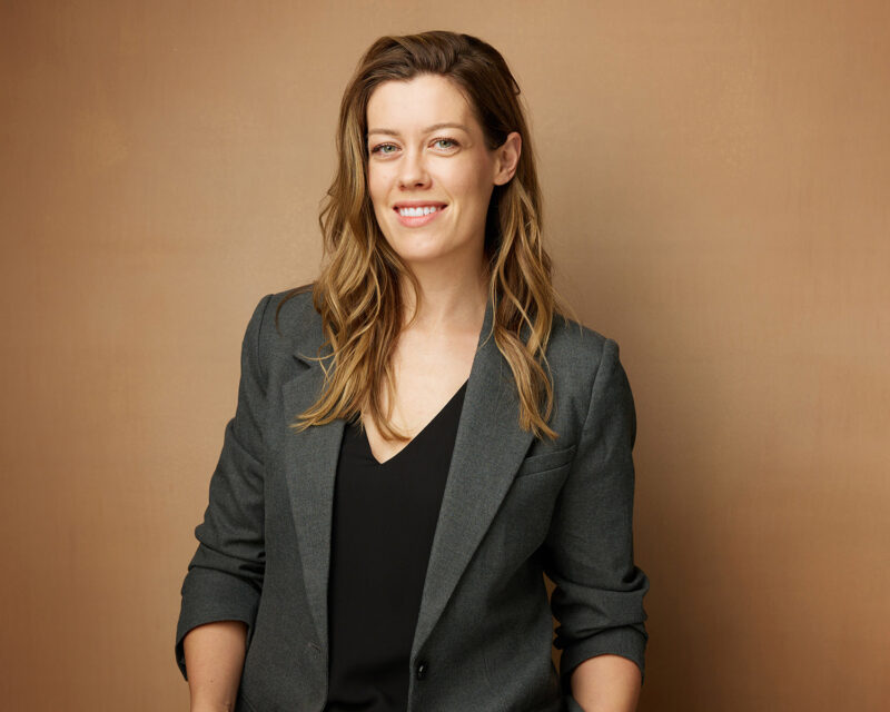 Montreal-corporate-headshot-creative-industry-2Heads-beige-backdrop-2