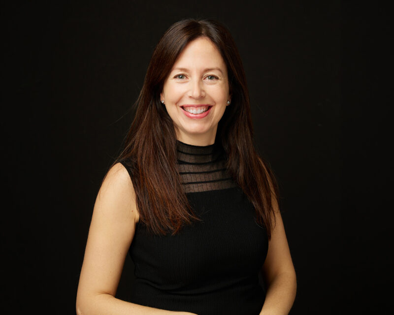 Montreal-corporate-headshot-creative-industry-2Heads-black-backdrop-2