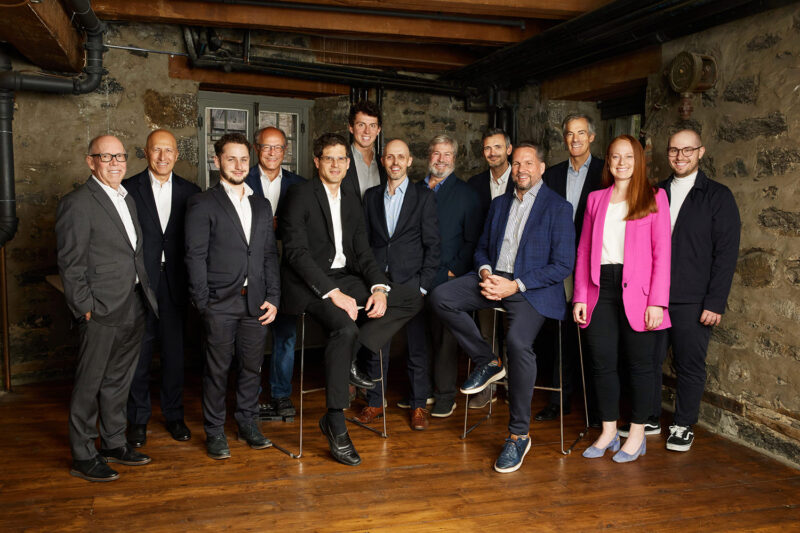 Montreal-corporate-headshot-investment-firm-on-location-Team-photo