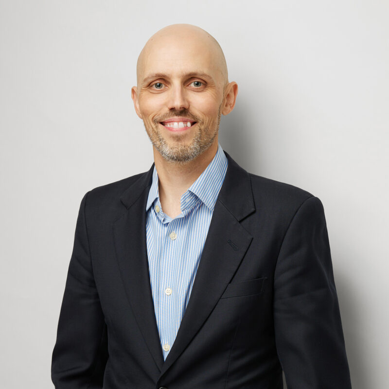 Montreal-corporate-headshot-investment-firm-on-location-by-nadiazheng-10