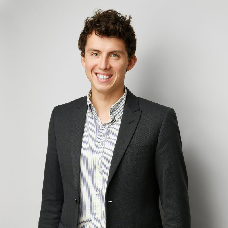 Montreal-corporate-headshot-investment-firm-on-location-by-nadiazheng-3
