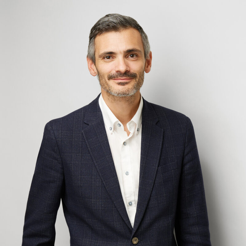Montreal-corporate-headshot-investment-firm-on-location-by-nadiazheng-6