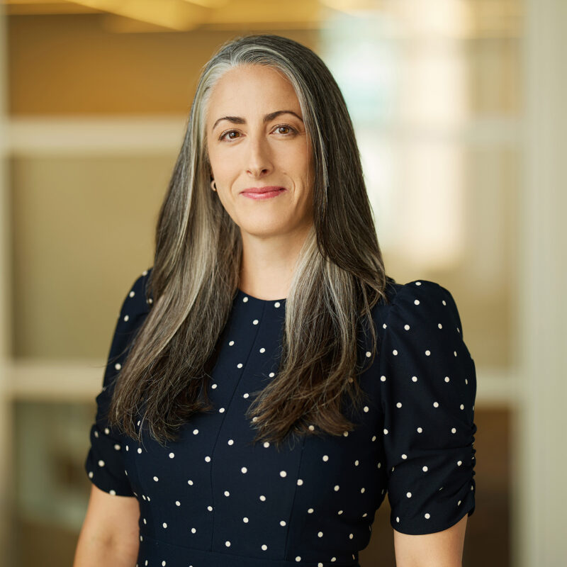 Montreal-corporate-headshot-onsite-office-background-by-nadia-zheng-1