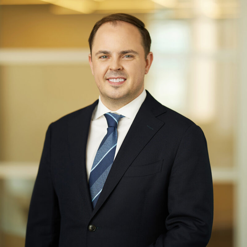 Montreal-corporate-headshot-onsite-office-background-by-nadia-zheng-12