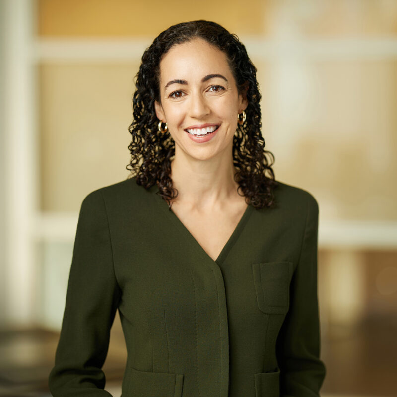 Montreal-corporate-headshot-onsite-office-background-by-nadia-zheng-2