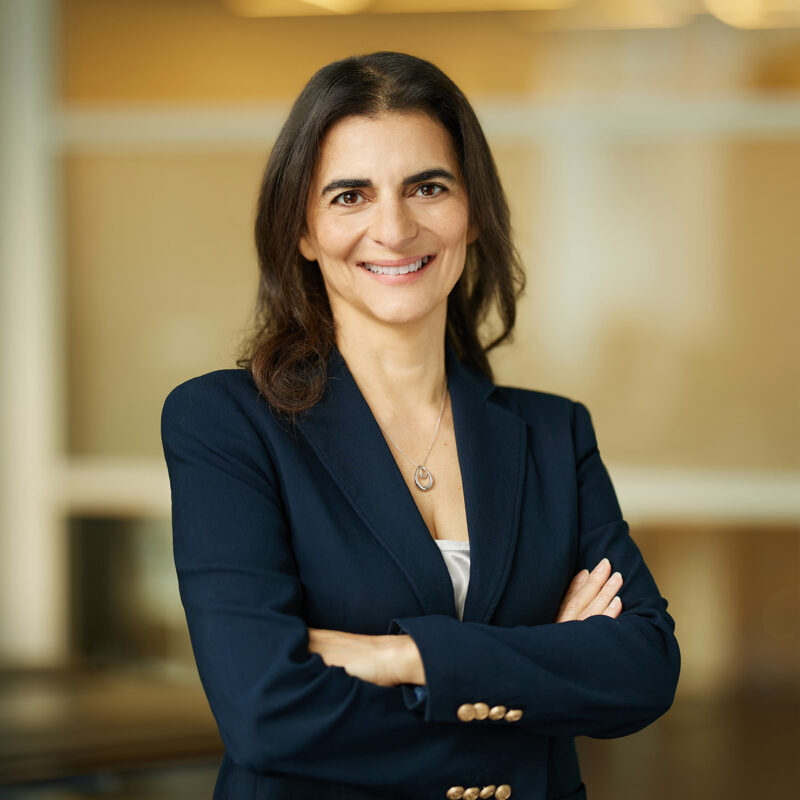 Montreal-corporate-headshot-onsite-office-background-by-nadia-zheng-4