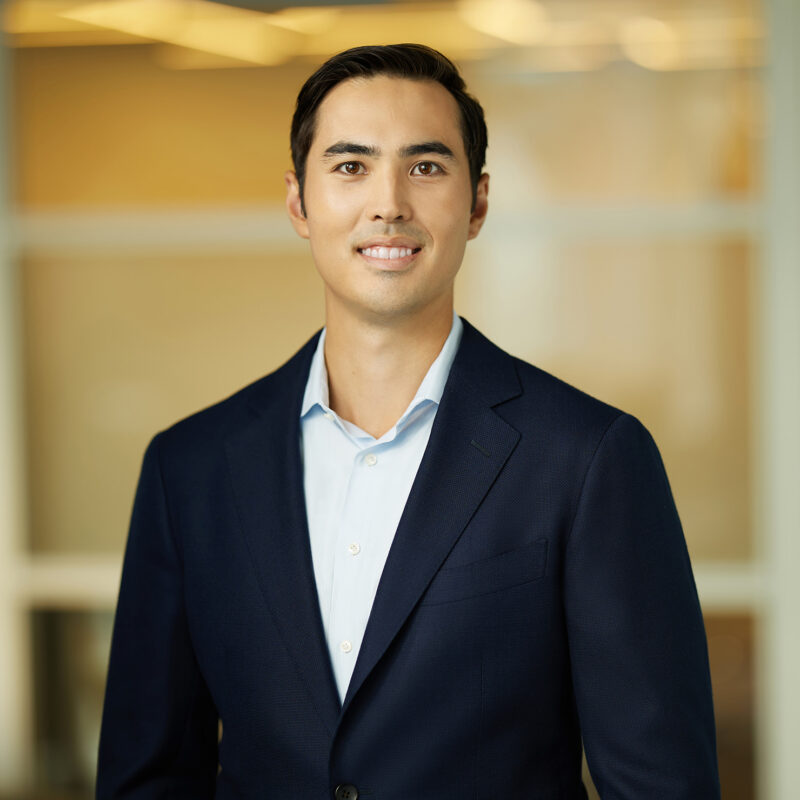 Montreal-corporate-headshot-onsite-office-background-by-nadia-zheng-6