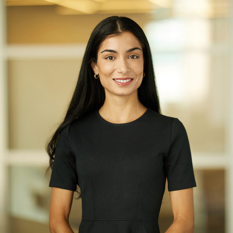 Montreal-corporate-headshot-onsite-office-background-by-nadia-zheng-7