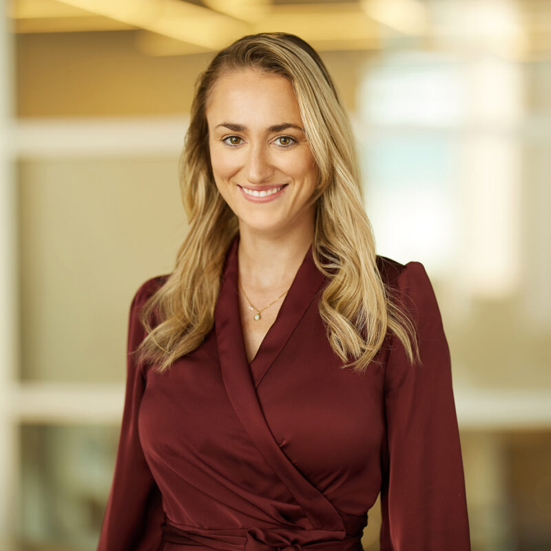 Montreal-corporate-headshot-onsite-office-background-by-nadia-zheng-8
