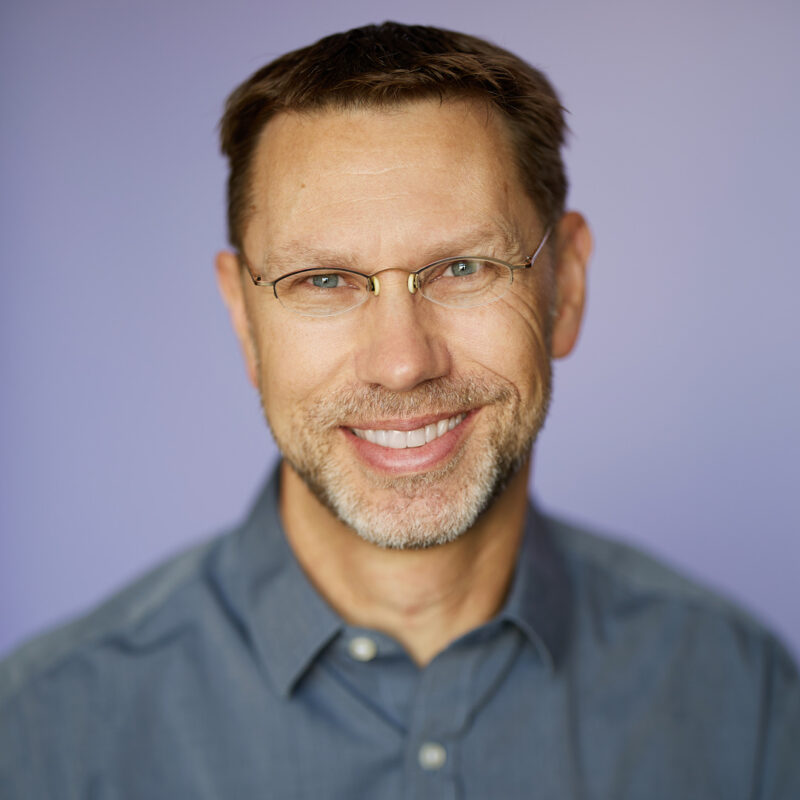 Montreal-team-business-casual-corporate-headshots-natural-light-purple-background-07