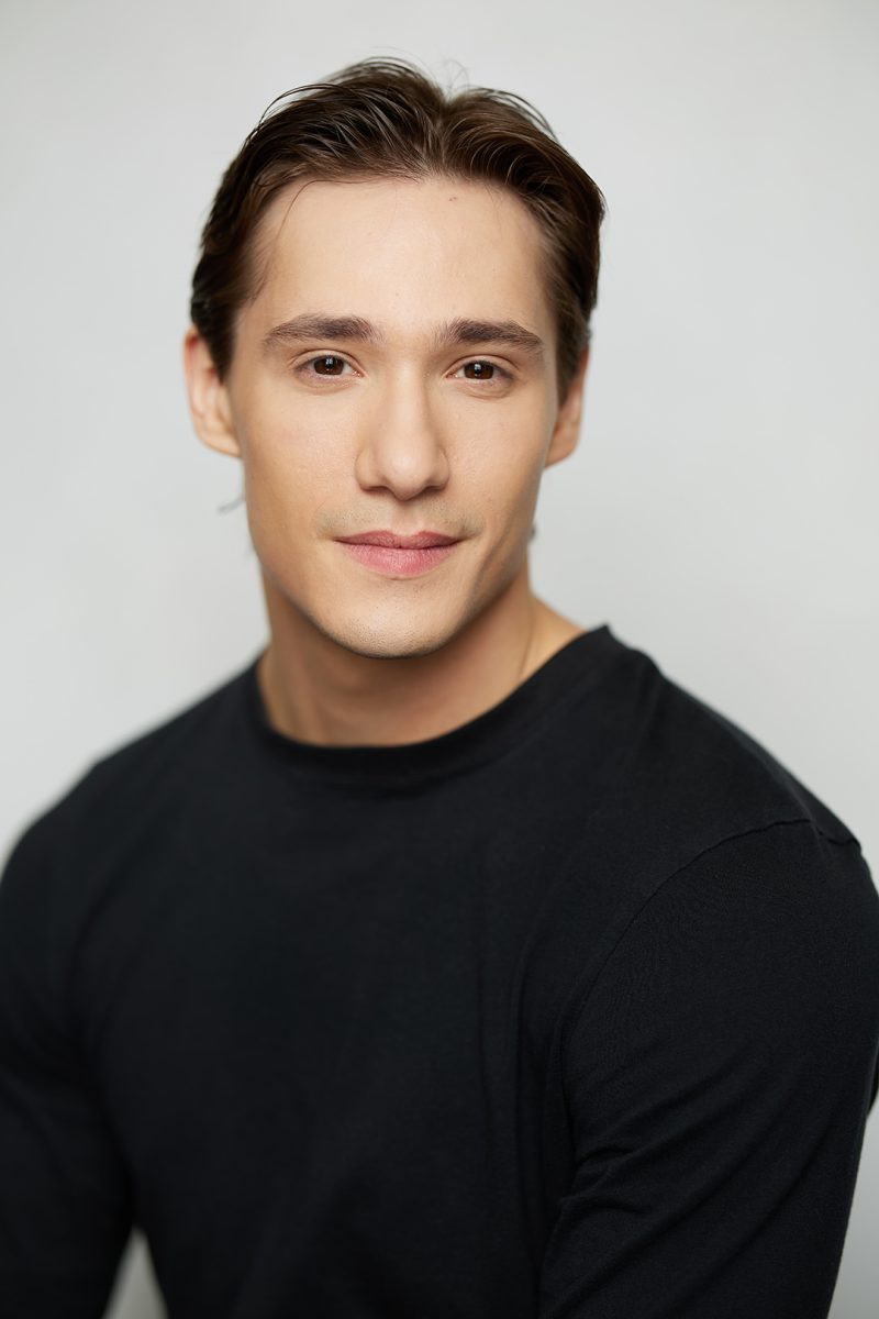 Montreal-actor-headshot-black-long-shirt