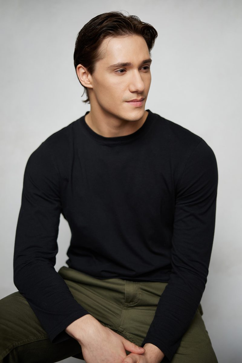 Montreal-actor-headshot-black-long-shirt-torso-shot